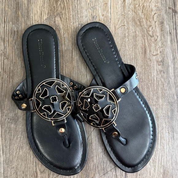 Pierre Dumas Thong Sandals - Picture 3 of 10
